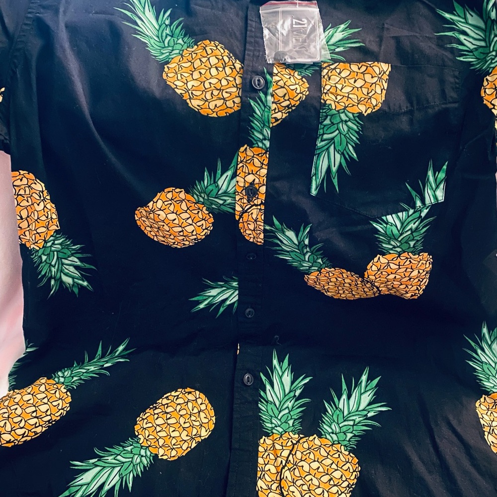 NWT Medium 21 Men Pineapple button up